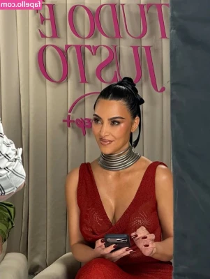 Kim Kardashian [ kim-kardashian-1 ] - Shaking this ass 😛