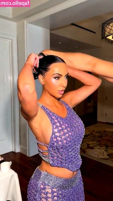 Kim Kardashian [ kim-kardashian-1 ] - fold me up like a lil pretzel 🥨
