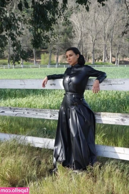 Kim Kardashian [ kim-kardashian-1 ] - Hello!