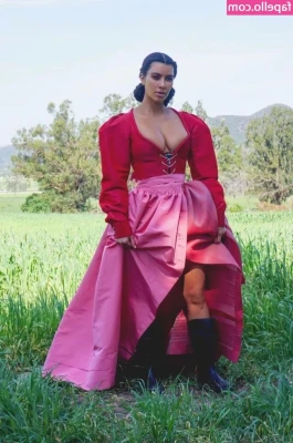 Kim Kardashian [ kim-kardashian-1 ] - My pussy sounds so good 🤤 Fuck I was so horny