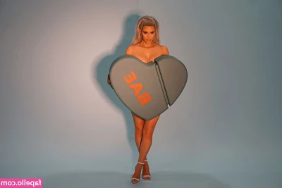 Kim Kardashian [ kim-kardashian-1 ] - Wanna sniff my new socks? They are fresh off my feet from shopping
