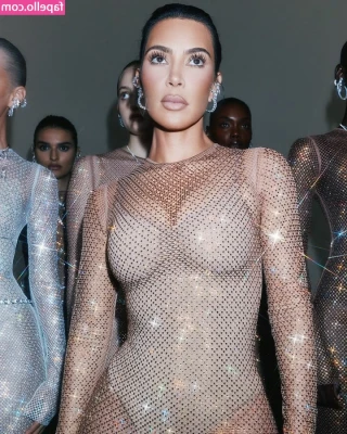 Kim Kardashian [ kim-kardashian-1 ] - Cum play ;)