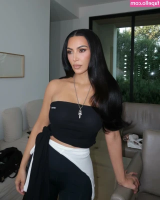 Kim Kardashian [ kim-kardashian-1 ] - I still have my pumpkins, I think I’ll throw on some big sexy heels