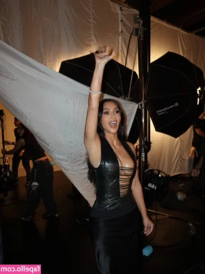 Kim Kardashian [ kim-kardashian-1 ] - Wolford 🖤