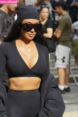 Kim Kardashian [ kim-kardashian-1 ] - Good Morning and welcome to filthy Friday.. the first of 2023! What