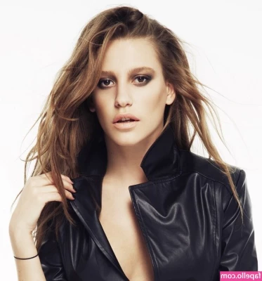 Serenay Sarıkaya [ serenay-sarkaya ] - Tocar mi culito me pone hot