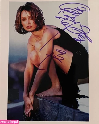 Calista Flockhart [ calista-flockhart ] - Shakin  it just for you   You better not blink