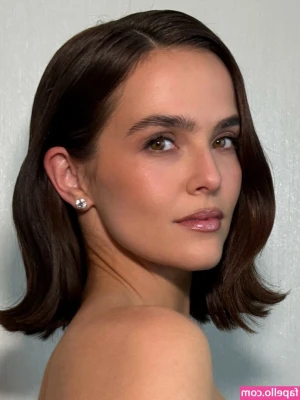 Zoey Deutch [ zoey-deutch-1 ] - Sensuality between the sheets 💖