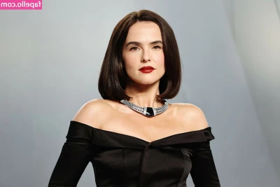 Zoey Deutch [ zoey-deutch-1 ] - A heart without dreams is like a bird without feathers.🧸