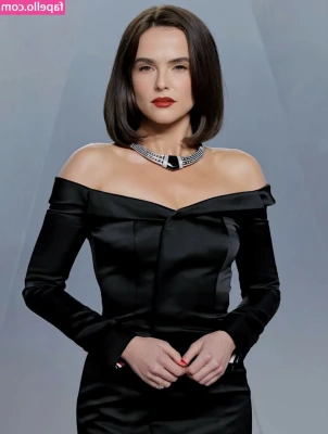 Zoey Deutch [ zoey-deutch-1 ] - Merry Christmas 2018 Santa Baby 🎅🏻