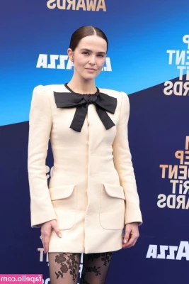Zoey Deutch [ zoey-deutch-1 ] - Back rolls?!   Pc: @kc90001
