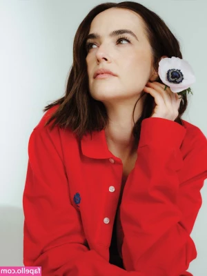 Zoey Deutch [ zoey-deutch-1 ] - 🇬🇧 What are your good intentions for next year? 🍾 One of