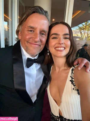 Zoey Deutch [ zoey-deutch-1 ] - A vida e muito curta pra não aproveitar não é 😈😈
