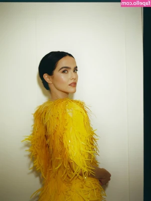 Zoey Deutch [ zoey-deutch-1 ] - Some ass clapping per your request