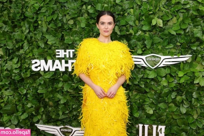 Zoey Deutch [ zoey-deutch-1 ] - New bi humiliation clips coming soon!