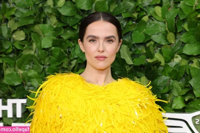 Zoey Deutch [ zoey-deutch-1 ] - Bad bitch and proud . I had a old couple watching me at this point