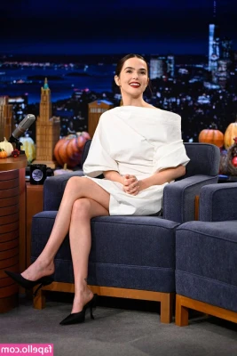 Zoey Deutch [ zoey-deutch-1 ] - I'd wake up you with this view 😘