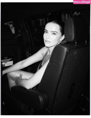 Zoey Deutch [ zoey-deutch-1 ] - Do I turn you on? Does does make you go hot under the collar? 😈