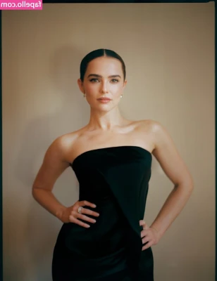Zoey Deutch [ zoey-deutch-1 ] - Literally all wet for you babe 😉