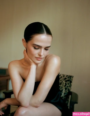Zoey Deutch [ zoey-deutch-1 ] - I seriously came so hard you gotta see this video 💦💧🥵