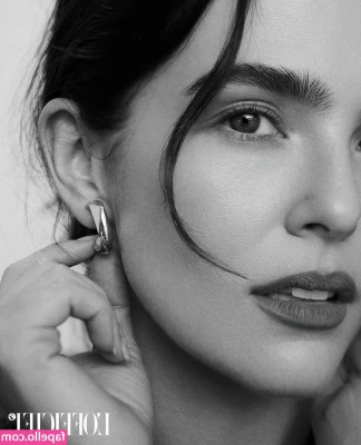 Zoey Deutch [ zoey-deutch-1 ] - Lost in thought… or maybe just waiting for you to join me 😏💚