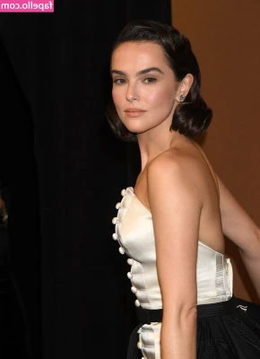 Zoey Deutch [ zoey-deutch-1 ] - 🎀 Try a little tenderness 🎀