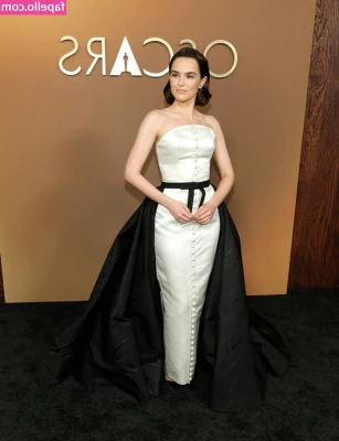 Zoey Deutch [ zoey-deutch-1 ] - Grope!