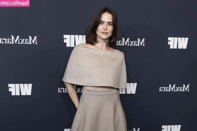 Zoey Deutch [ zoey-deutch-1 ] - Little hair on my chest 😉