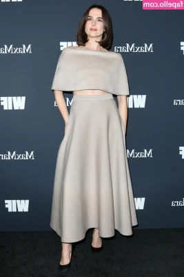 Zoey Deutch [ zoey-deutch-1 ] - How about nextflix and mastrubate tonight? 💕😋