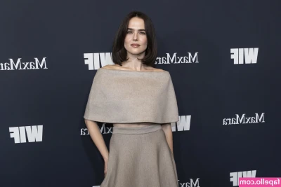 Zoey Deutch [ zoey-deutch-1 ] - When you're feeling a little naughty 😈, there's no better way to