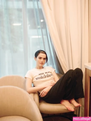 Zoey Deutch [ zoey-deutch-1 ] - New content coming soon 😉