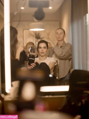 Zoey Deutch [ zoey-deutch-1 ] - Che dite è ora che uso il dildo? 🤪🔞❤️