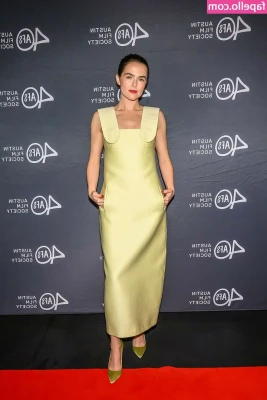 Zoey Deutch [ zoey-deutch-1 ] - Happy 4th to you all lovelies 😘  Hope you have a wonderful n safe