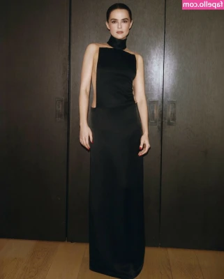 Zoey Deutch [ zoey-deutch-1 ] - Give them a squeeze 😋