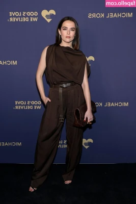 Zoey Deutch [ zoey-deutch-1 ] - extra video 😽