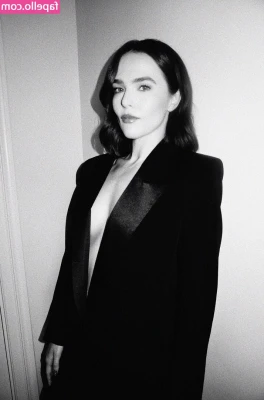 Zoey Deutch [ zoey-deutch-1 ] - hehehe cum see 😏