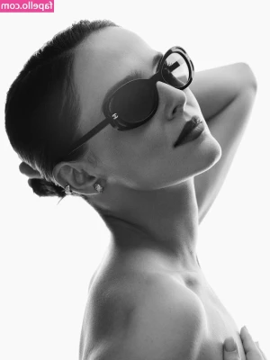 Zoey Deutch [ zoey-deutch-1 ] - If any of you are bisexual and looking for a busty babe to follow, my