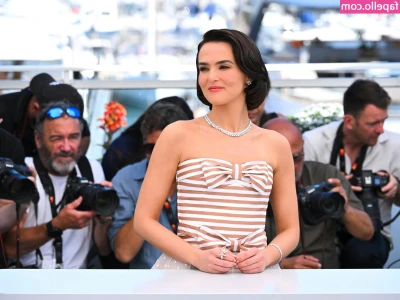 Zoey Deutch [ zoey-deutch-1 ] - I got to hang with @babyfilth and play with my pussy with her! Watch