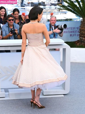 Zoey Deutch [ zoey-deutch-1 ] - Black cut out dancing Song: what a shame by Leyla blue
