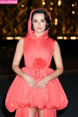 Zoey Deutch [ zoey-deutch-1 ] - It s pay back for all them months that I laid back