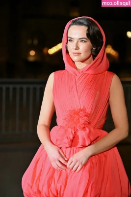 Zoey Deutch [ zoey-deutch-1 ] - Guess what color my panties are