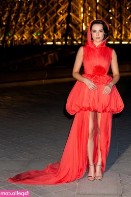 Zoey Deutch [ zoey-deutch-1 ] - When a VIP sucks my toes….I’m in love!