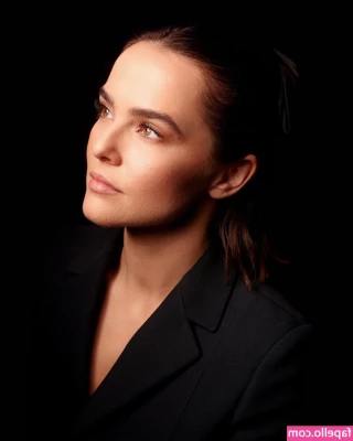 Zoey Deutch [ zoey-deutch-1 ] - Watch my first ever glory hole experience  it was super hot