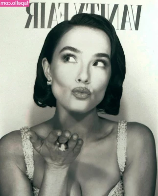 Zoey Deutch [ zoey-deutch-1 ] - Mommiana with the milk shake titties    biggbootyjudy123