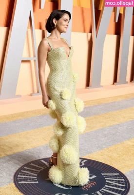 Zoey Deutch [ zoey-deutch-1 ] - Omg it s moving day tomorrow