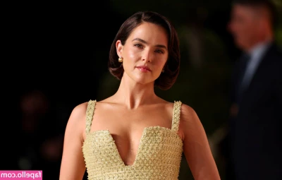 Zoey Deutch [ zoey-deutch-1 ] - All cleaned up  now let s get dirty     Dm for exclusive shower video