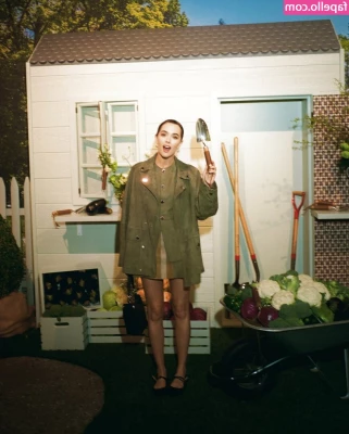 Zoey Deutch [ zoey-deutch-1 ] - ab to start deleting content   u guys don t appreciate me enough