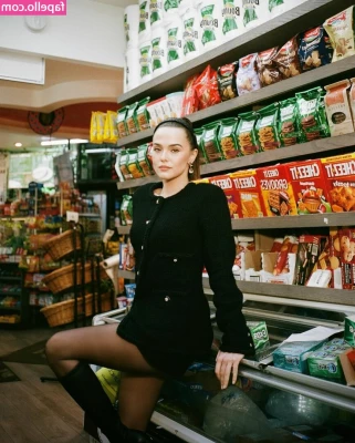 Zoey Deutch [ zoey-deutch-1 ] - Sure wish you’d subscribe at @toadlips87 and see my magic 🌙