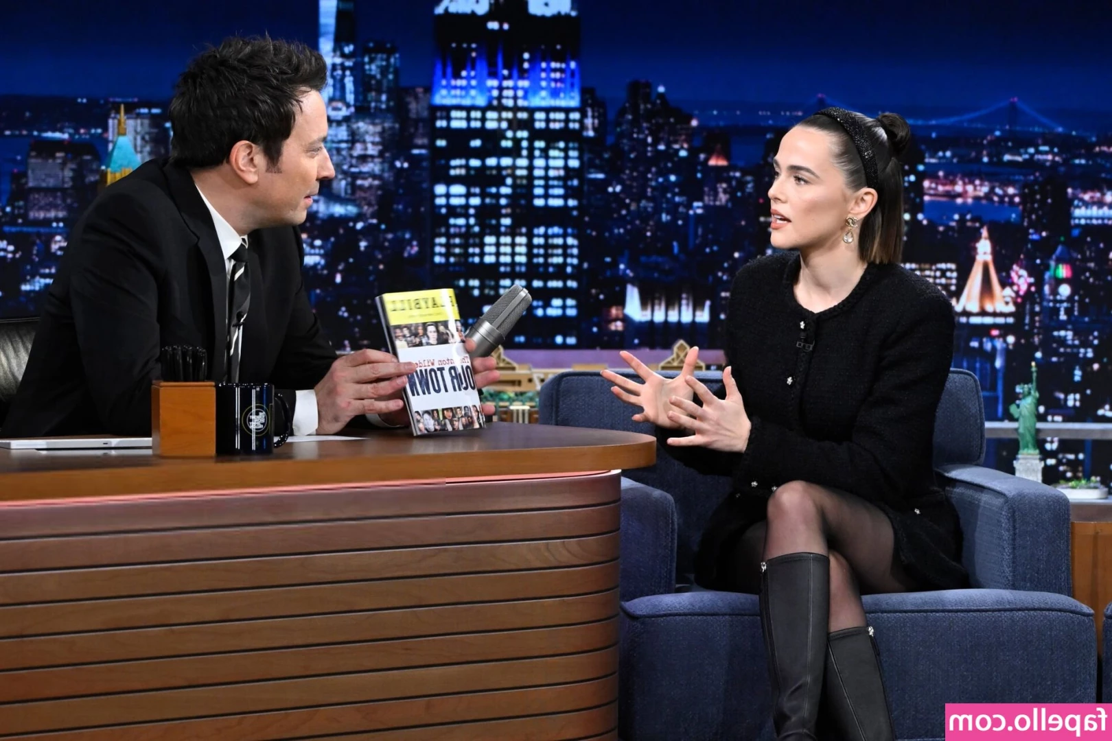 Zoey Deutch [ zoey-deutch-1 ] - Can t wait to get another pedicure
