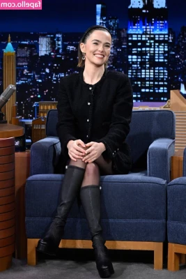 Zoey Deutch [ zoey-deutch-1 ] - I need your hands all over my body